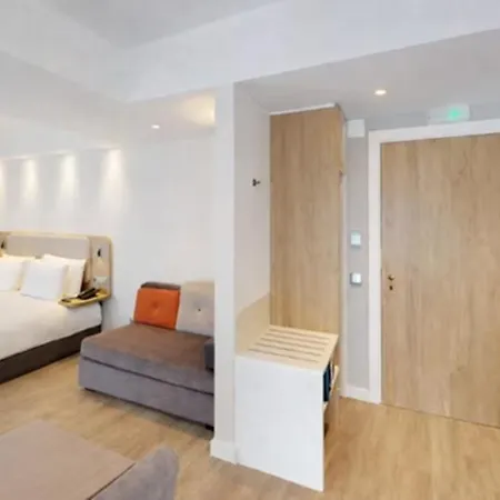 Szálloda Express & By Ihg 3*