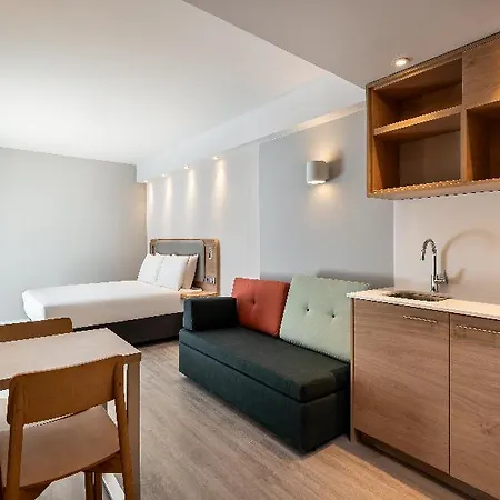 Express & By Ihg 호텔