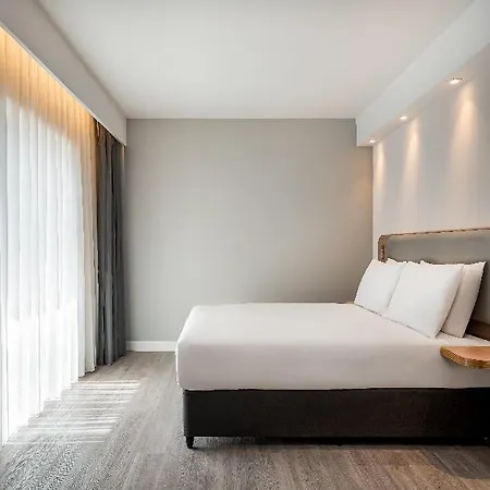 Express & By Ihg 호텔 3*