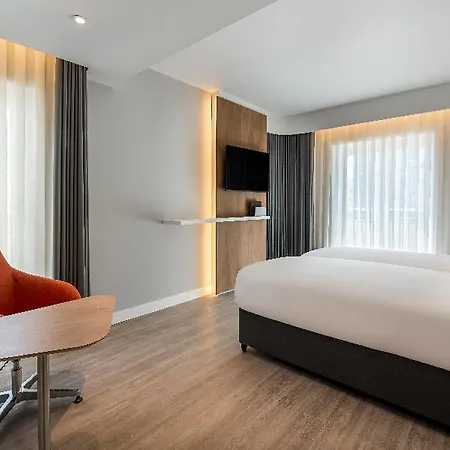 Express & By Ihg Szálloda