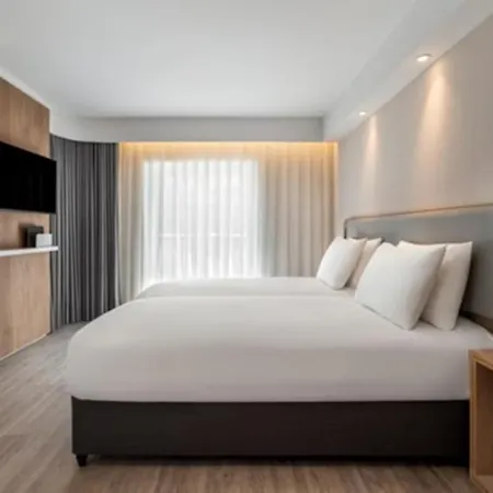 Szálloda Express & By Ihg 3*